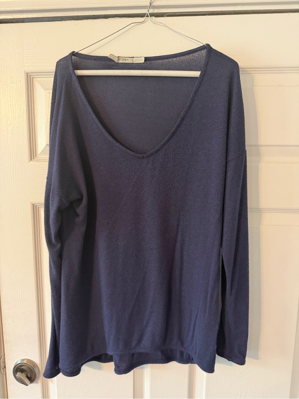 Gibson Navy V-Neck Long Sleeve Knit Top